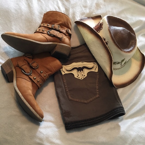 Buffalo Skirt - Picture 1 of 3